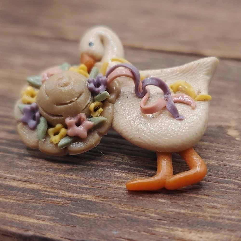 B429 garden time duckling cottage core brooch - Picture 2 of 3